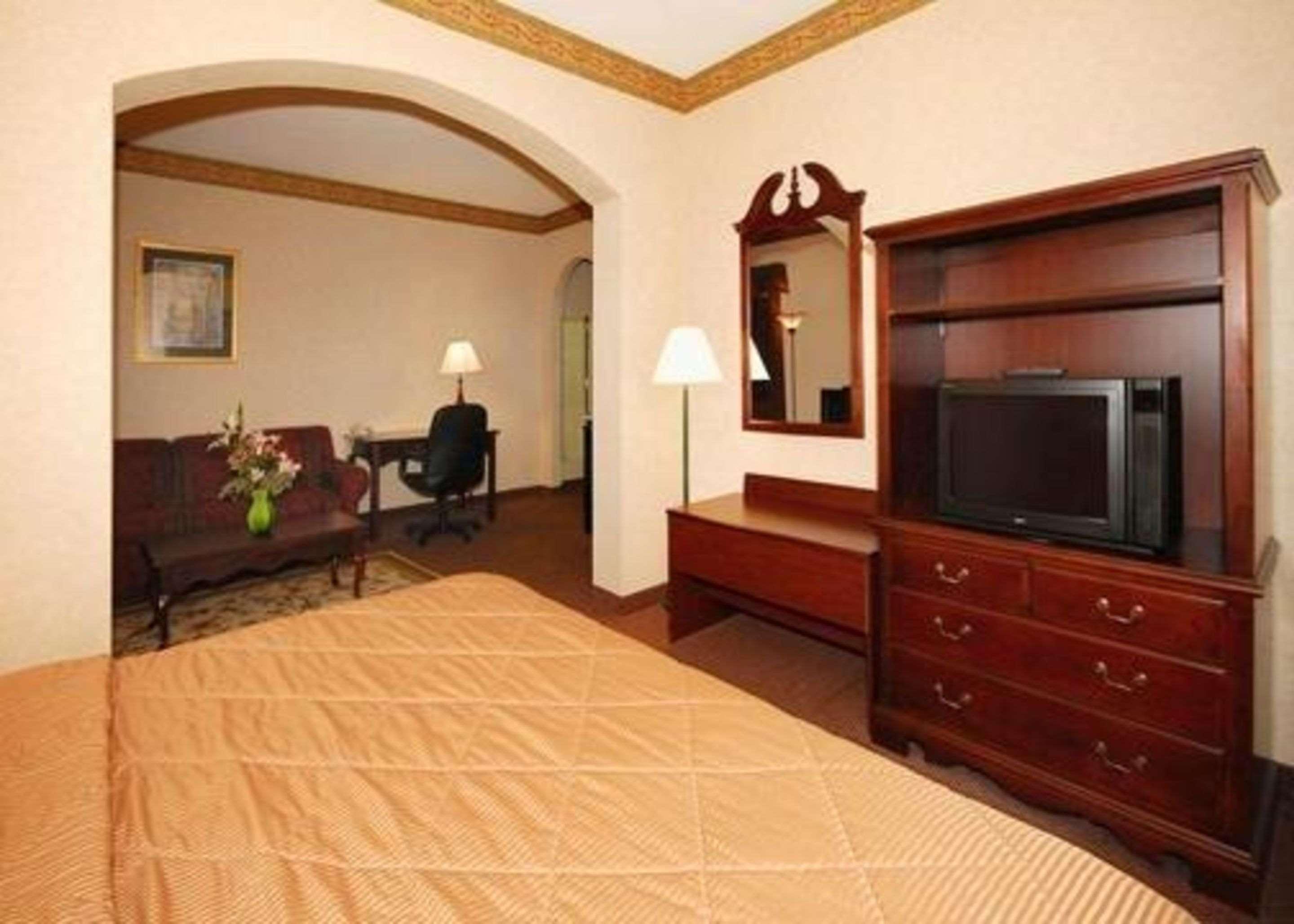 Quality Inn & Suites Tarboro - Kingsboro Экстерьер фото