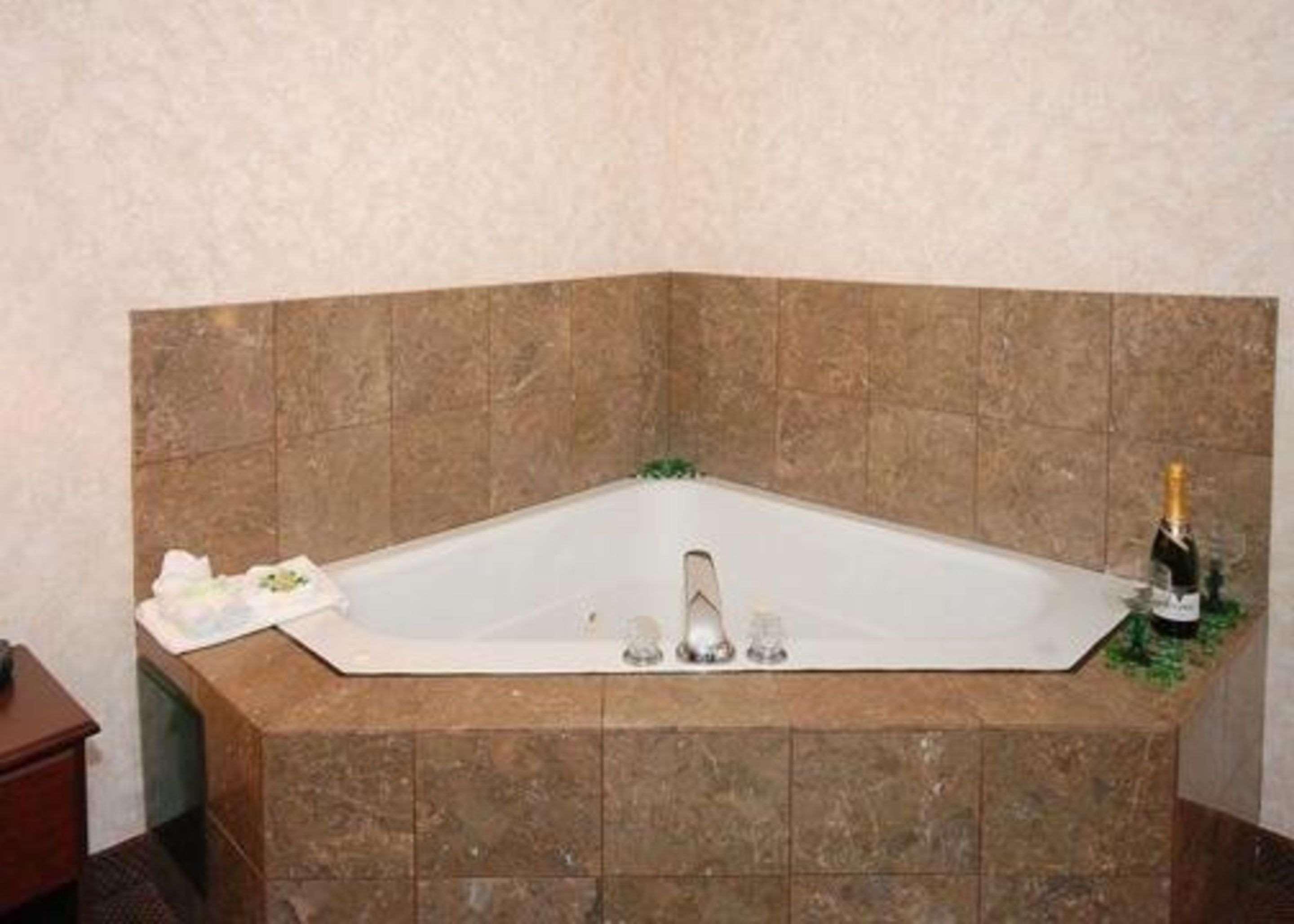 Quality Inn & Suites Tarboro - Kingsboro Экстерьер фото